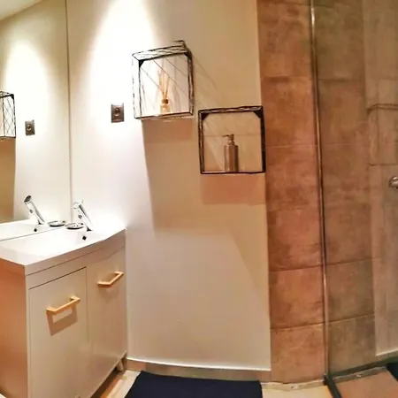 Daire 22 M2, Terrasse Vue Lac, Dans Propriete Face Au Du Salagou *